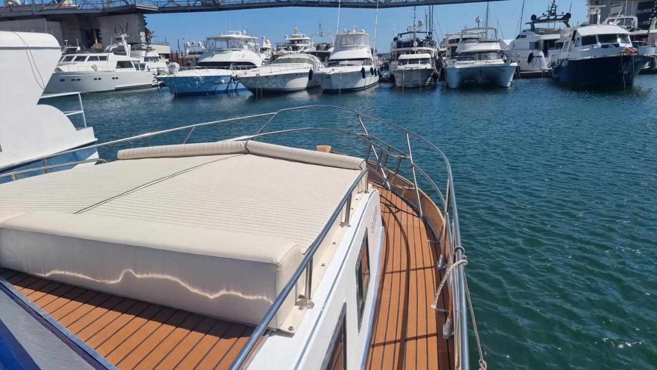 Charming Boat House In Barcelona With Big Terrace And Solarium Hotel Sant Adria de Besos Exterior photo